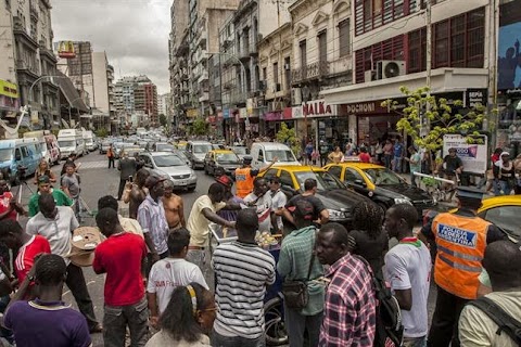 MANTEROS AFRICANOS CORTAN EL CENTRO A VERGASOS.