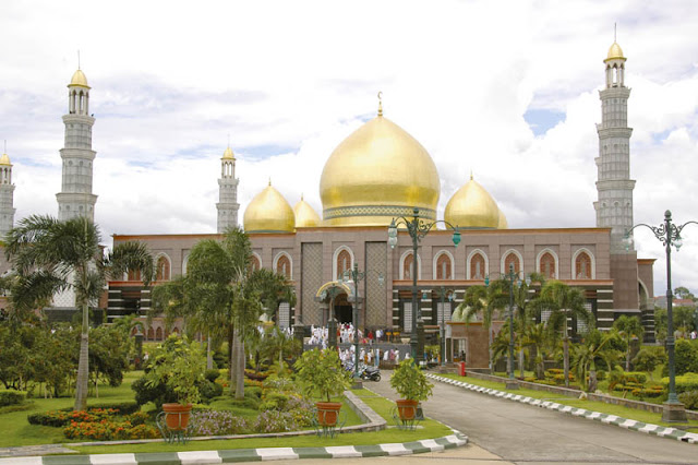 Wisata Religi Masjid  Kubah  Emas  Yang Spektakuler 