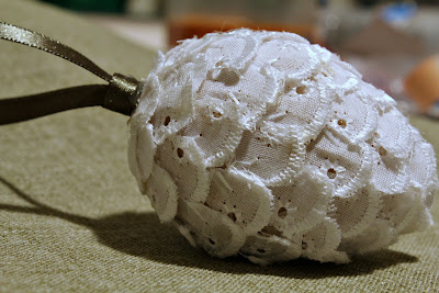 Lace Pinecone Ornament - Turtles and Tails blog