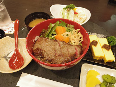 松阪牛のステーキ丼