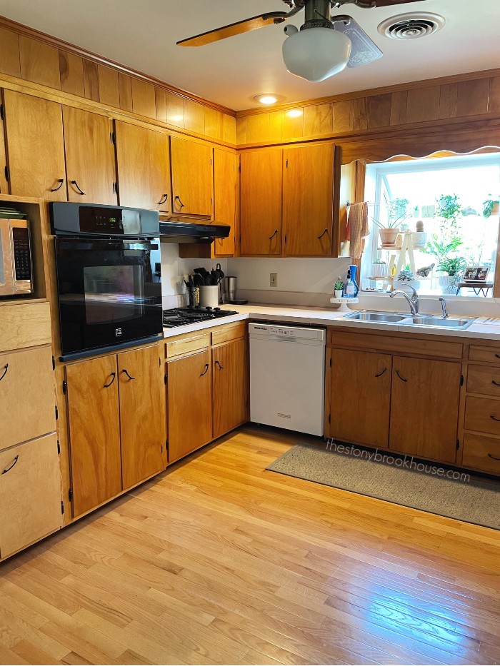 Kitchen Before - stove side