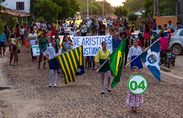 Mais de mil alunos participam de desfiles cívicos em Cocal