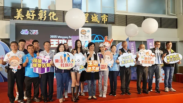 ▲2023王功漁火節將於7月15、16日在彰化王功漁港隆重登場，一連2天帶來音樂饗宴及無人機搭煙火秀，嗨翻彰化的夜晚，歡迎全國民眾來王功嚐美食、聽好歌、寫生、攝影、看煙火，欣賞彰化之美。（記者林明佑攝）