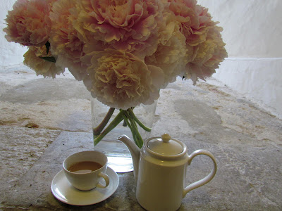 Walmer Castle, Queen Mother, royal residence, summer, gardens, Henry VIII, day trip, English Heritage, UK, visit, tourist, bridge, battlements, defence, old, bricks, fortress, cafe, flowers, pink, vase, cup of tea, jug