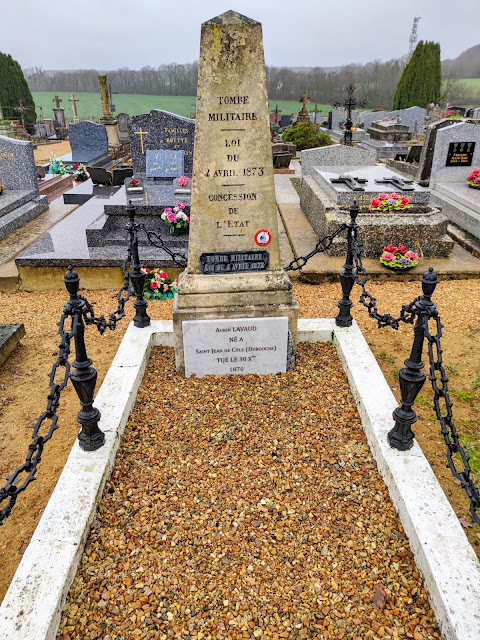 Tombe Aubin Lavaud mobile de Dordogne au corps Cathelineau tué lors de la guerre de 1870 près du Mans