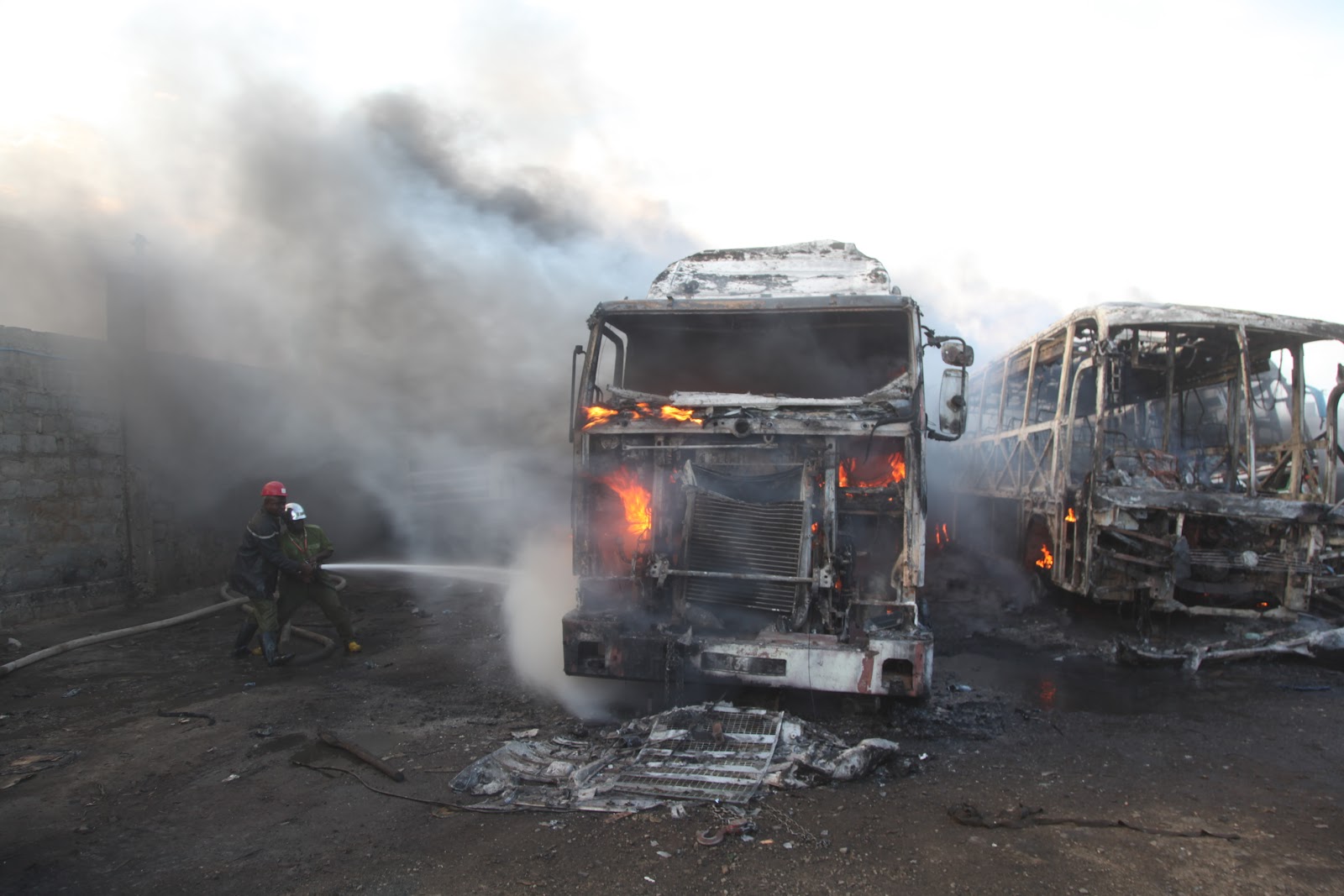 Vichekesho Moto Moto - KOMEDI WA MWANZA, DAR KUWASHA MOTO ...