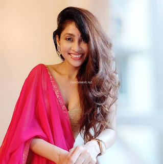 Sunanda Wong looks cute innocentin Saree and Deep Neck Choli .XYZ Exclusive 05.jpg