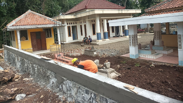 Lestarikan Warisan Sejarah Dan Budaya, Warga Klampok Bangun Pagar Keliling  Makam Adipati Warga Utama