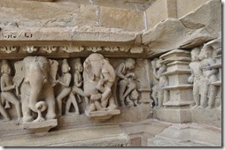 kajuraho 046 lakshmana temple scene grivoise