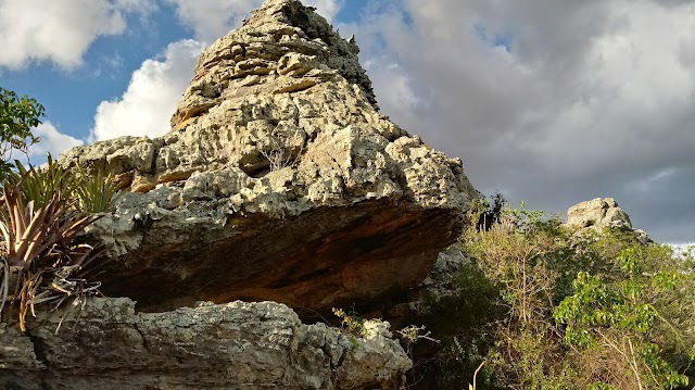 CAVERNA DO SORVETE E SERRA DO GATO ENCANTAM COM SUAS GEOFORMAS EM PLENO SERTÃO DA BAHIA