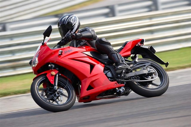 Fast Bikes Online: Kawasaki Ninja 250R Red