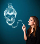 <Img src ="fumadora-periodonta.jpg" width = "168" height "185" border = "0" alt = "Foto de una chica fumando mientras la muerte la observa.">