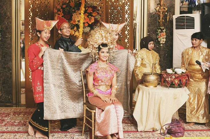 7 Prosesi Adat Pernikahan Unik di Ranah Minang - Aefarlava