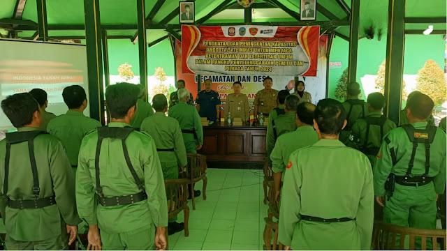Kegiatan sosialisai penguatan dan peningkatan kapasitas anggota Satlinmas di Pendopo Kecamatan Kertosono, Selasa 18 Juli 2023