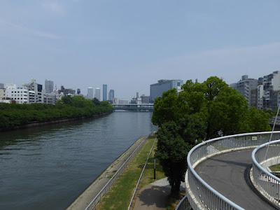 天神橋からみた中之島公園