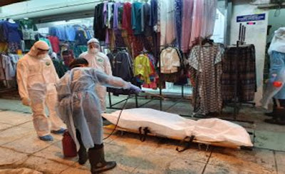 Pasukan polis menjalankan proses sanitasi bagi memastikan tiada sebarang kemungkinan jangkitan Covid-19 daripada mayat mangsa.