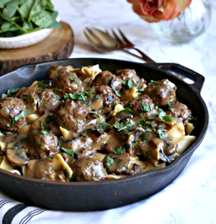 Recipe for meatballs in a beef, mushroom and Worcestershire gravy.