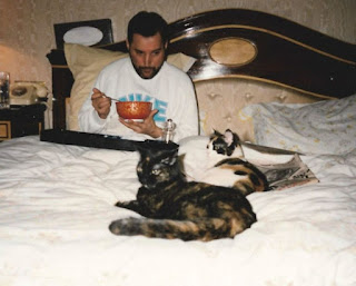 Le più belle foto dei gatti di Freddie Mercury quando stava male prima di morire