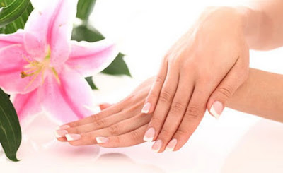 Natural ingredients for the care of the hands