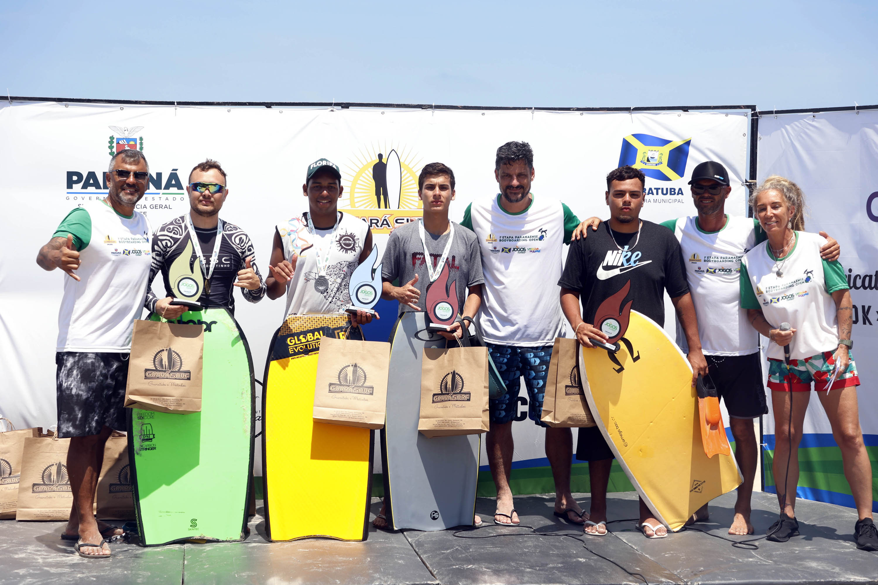 Pico de Guaratuba - 70 atletas participaram do Paranaense de Bodyboarding