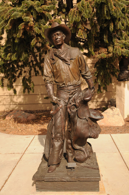 cowboy statue Leanin' Tree
