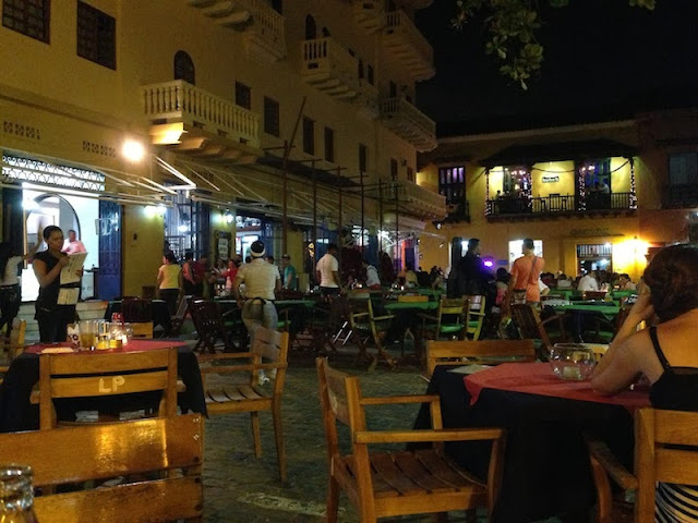 Plaza de Santo Domingo à noite