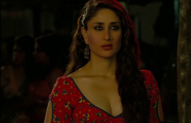 Kareena Kapoor unseen cleavage