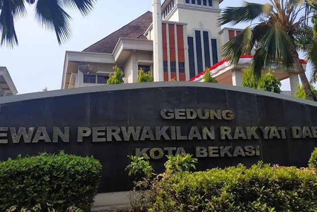 KETUA DPRD KOTA BEKASI DI PERIKSA KPK