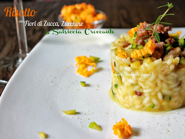 Q.b.-Quanto Basta. - Risotto con fiori di zucca, zucchine e salsiccia croccante