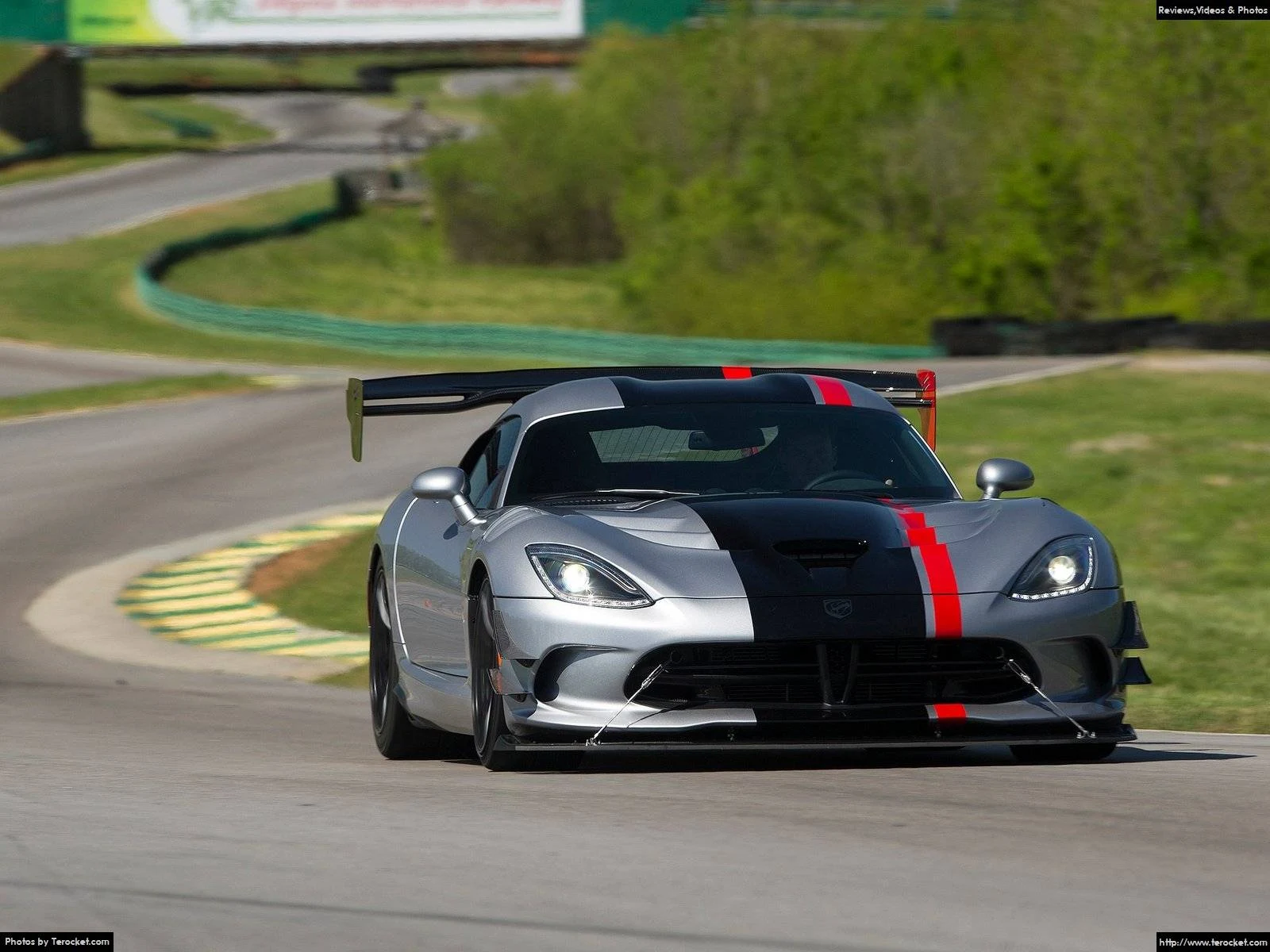 Hình ảnh siêu xe Dodge Viper ACR 2016 & nội ngoại thất