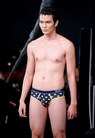 Red Charity Gala River Viiperi Bench5