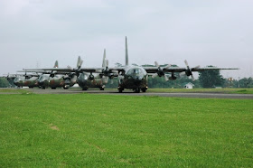 Pesawat Hercules latihan Terbang Formasi