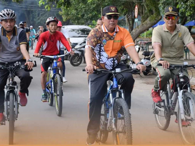 Sinergi Bersama Membangun Kayong Utara Lebih Sehat dengan Sepeda Gembira dan Jalan Santai