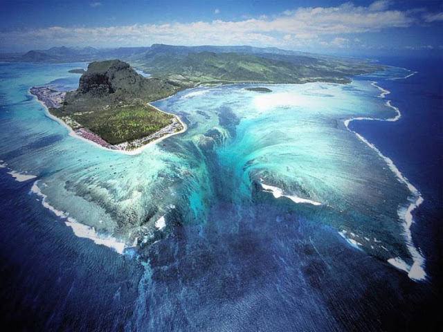 Underwater-Waterfall-Mauritius