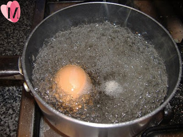 Cách trị mụn trứng cá bằng trứng gà luộc rất đơn giản