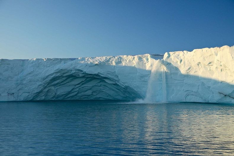 glacier-waterfalls-2