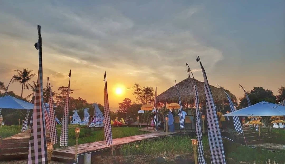 kampung sabin cafe resto cirebon