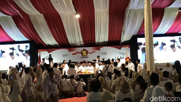 Prabowo Beri Potongan Tumpeng HUT Gerindra ke Anies-Sandi, Pertanda Apa?
