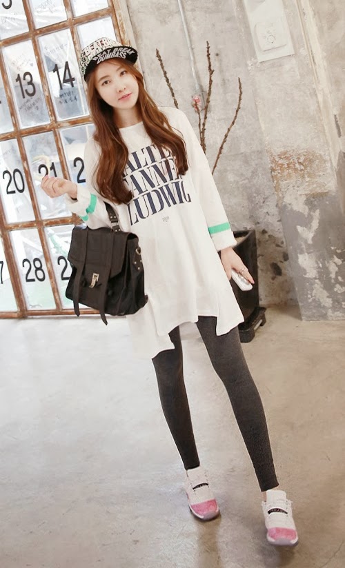[Miamasvin] Oversized Printed T-Shirt with Back Slit 