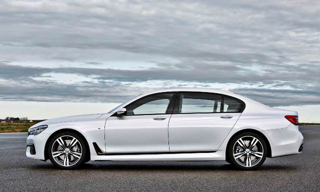 2017 BMW M7 Review