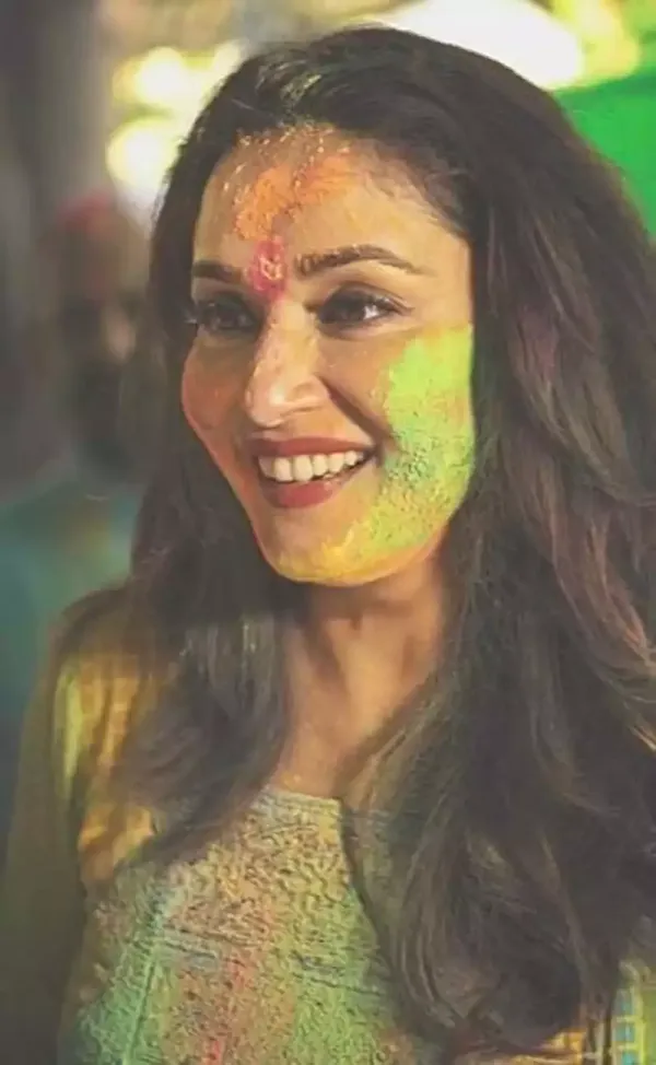 madhuri dixit actress Holi pics