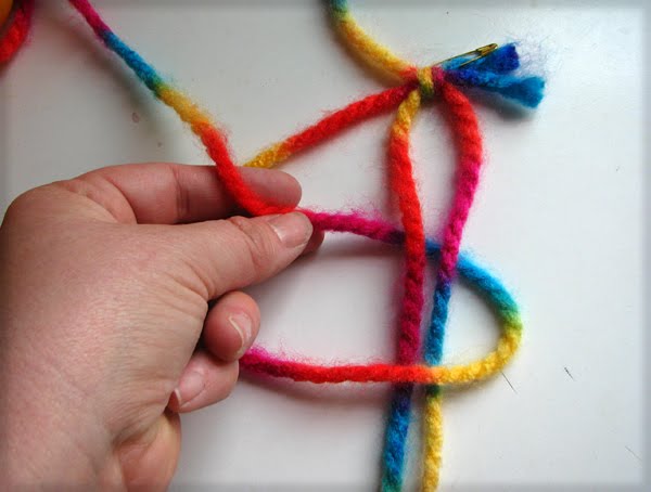 DIY 80s style: Friendship bracelets and ribbon barrettes | Globalnews.ca