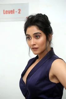 Actress Regina Cassandra New HD Stills At Evaru Pre Release Event