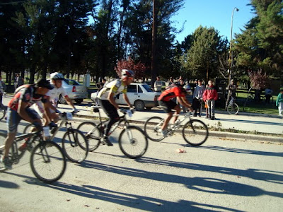 Se largó el desafío del Ciclismo en Piedra del Aguila.-