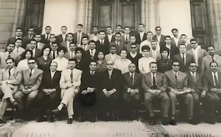 الدكتور زكي شافعي برفقة أول اعضاء هيئة تدريس بالكلية
