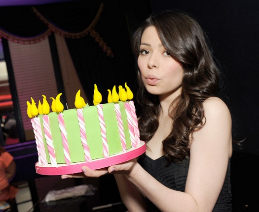 Miranda Crosgrove fans peru Birthday Cumpleaños 20 iCarly adolescente teen