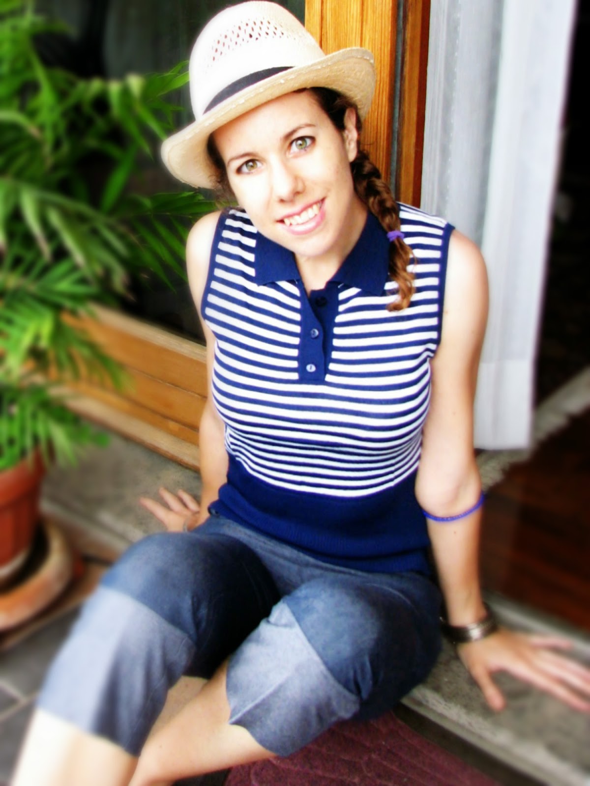 http://s-fashion-avenue.blogspot.it/2015/07/ootd-navy-stripes-and-denim.html