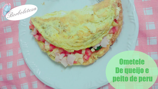 Como fazer omelete com queijo e peito de peru