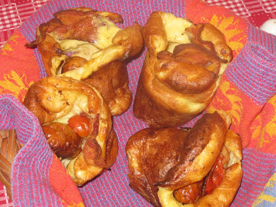 Fresh, hot breakfast popovers