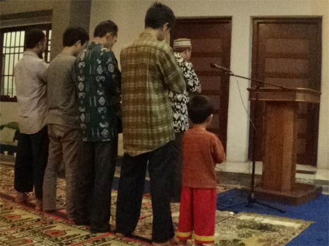 Sholat tarawih berjamaah di Kantor PDM Kab. Jember